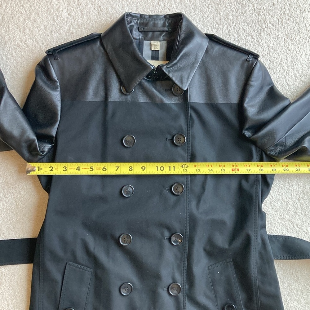 Burberry London leather/cotton, double breasted & belted trench coat - like new - Picture 5 of 15